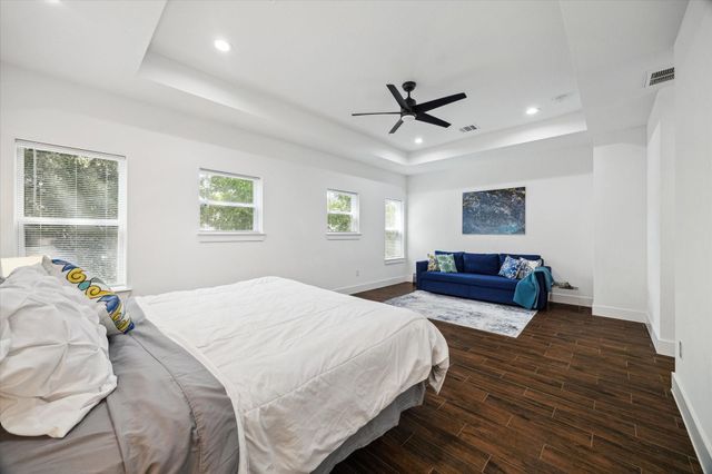 5021 Creekmont Drive, Houston, TX 77091