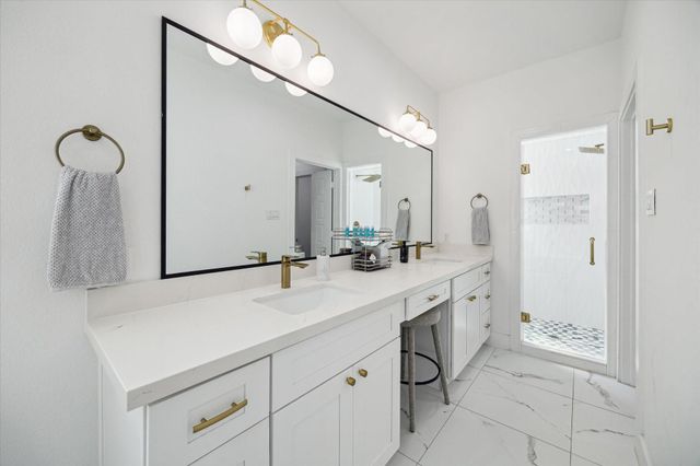 5021 Creekmont Drive, Houston, TX 77091