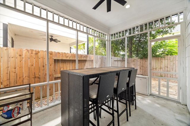 5021 Creekmont Drive, Houston, TX 77091