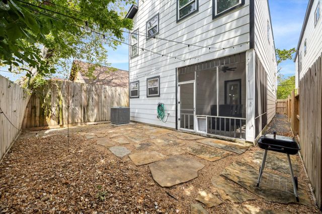 5021 Creekmont Drive, Houston, TX 77091