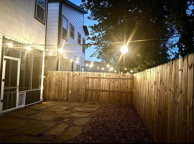 5021 Creekmont Drive, Houston, TX 77091