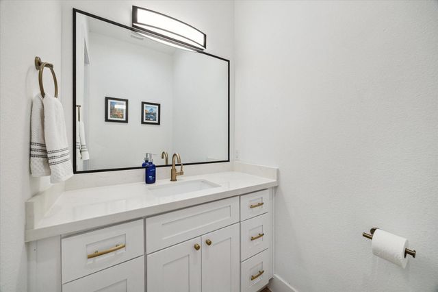 5021 Creekmont Drive, Houston, TX 77091