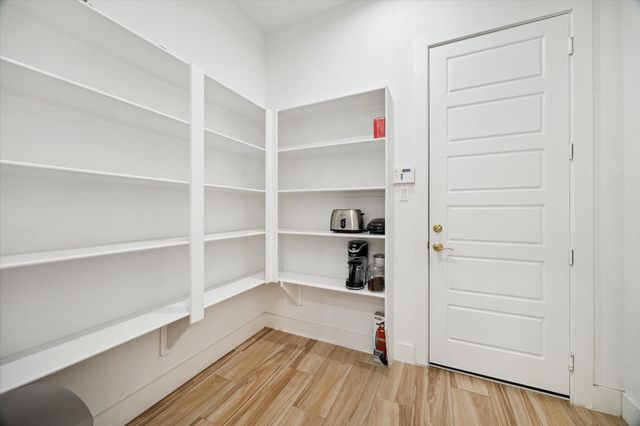 5021 Creekmont Drive, Houston, TX 77091