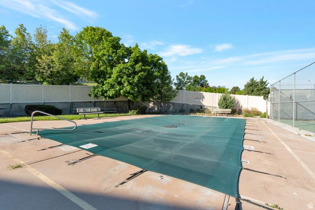 9215 S JEFFERSON CV, Sandy, UT 84070