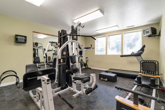 9215 S JEFFERSON CV, Sandy, UT 84070