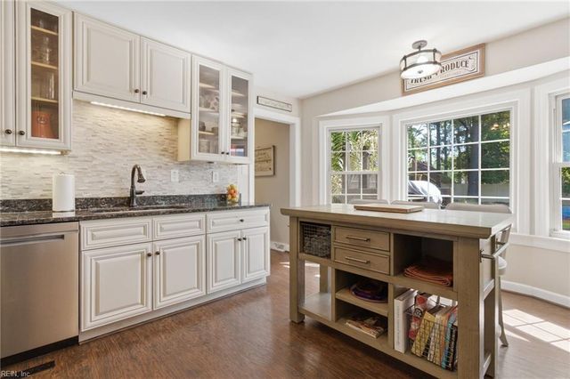 5132 Dominion DR, Suffolk, VA 23435