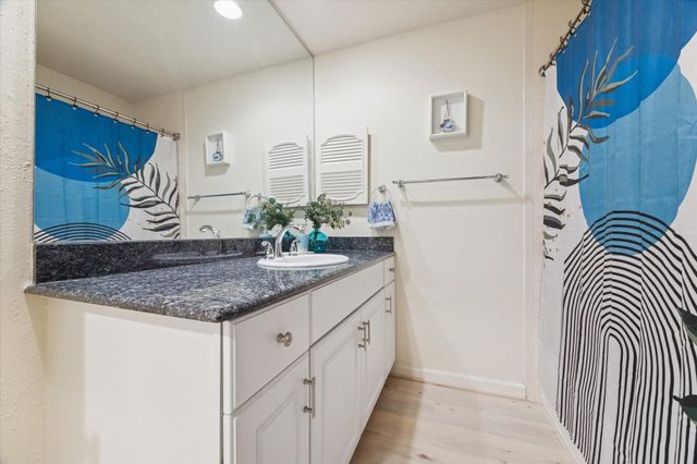 2829 Timmons Lane 184, Houston, TX 77027