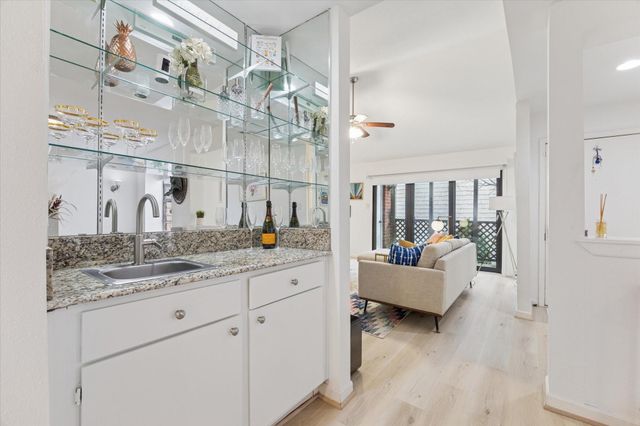 2829 Timmons Lane 184, Houston, TX 77027