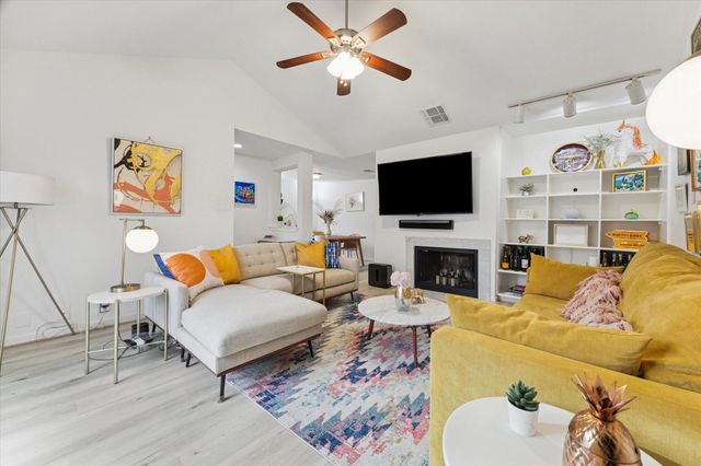 2829 Timmons Lane 184, Houston, TX 77027