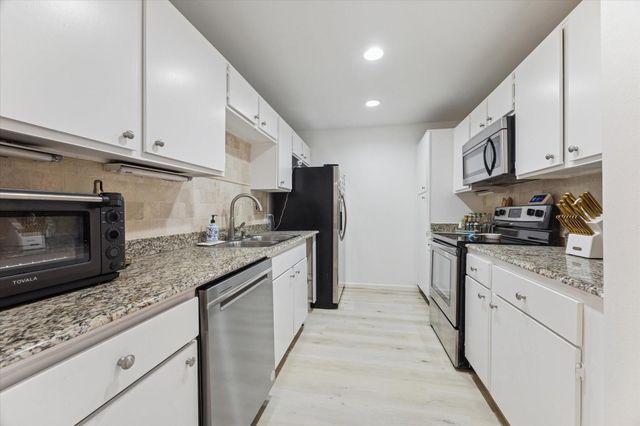 2829 Timmons Lane 184, Houston, TX 77027