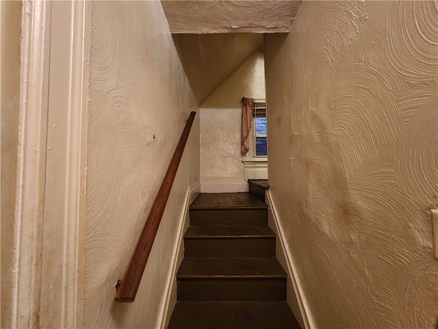 517 5th St, Pitcairn, PA 15140