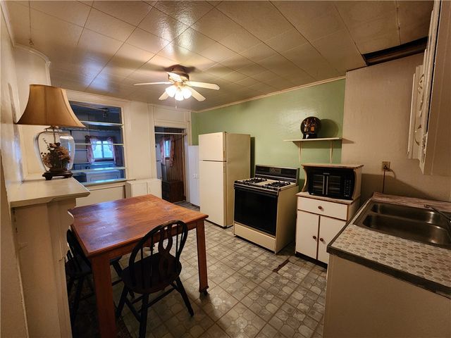 517 5th St, Pitcairn, PA 15140