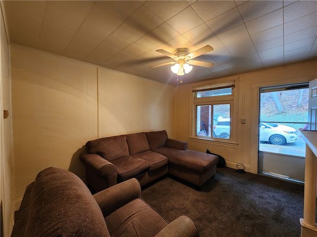 517 5th St, Pitcairn, PA 15140