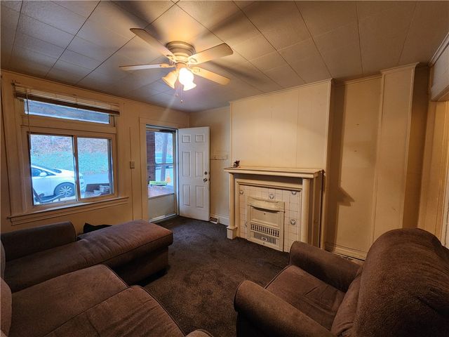 517 5th St, Pitcairn, PA 15140