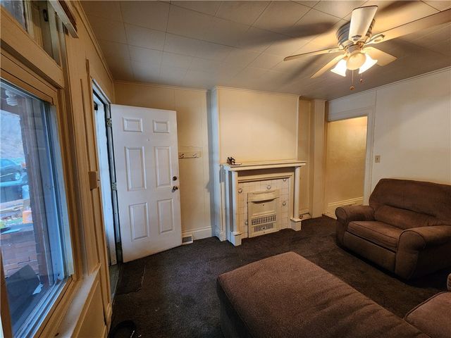 517 5th St, Pitcairn, PA 15140