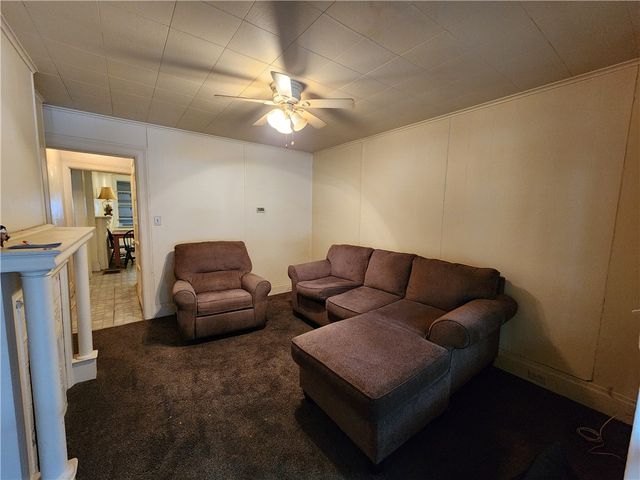 517 5th St, Pitcairn, PA 15140