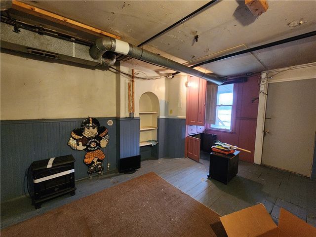 517 5th St, Pitcairn, PA 15140