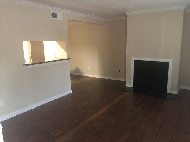 738 Memorial Mews Street B, Houston, TX 77079