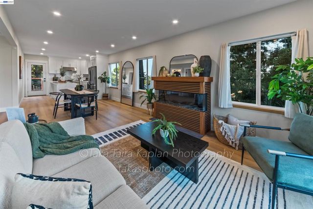 4621 Kaphan Ave, Oakland, CA 94619