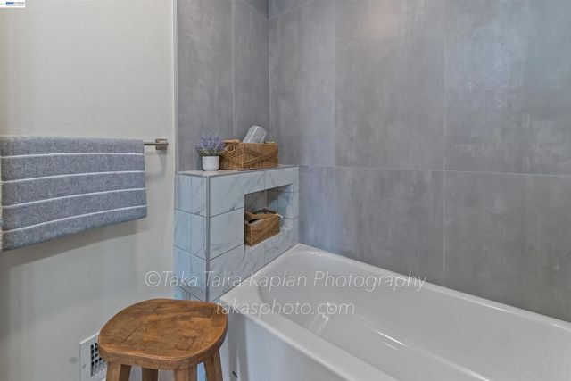 4621 Kaphan Ave, Oakland, CA 94619