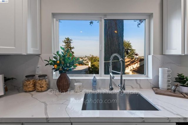 4621 Kaphan Ave, Oakland, CA 94619