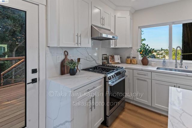 4621 Kaphan Ave, Oakland, CA 94619