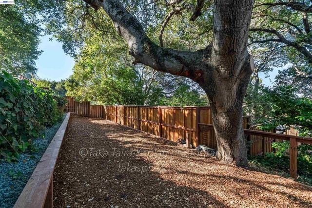 4621 Kaphan Ave, Oakland, CA 94619