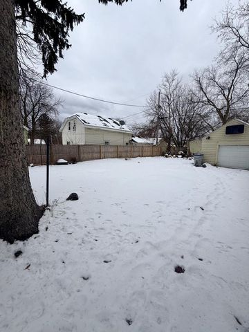 5015 N 49th STREET, Milwaukee, WI 53218