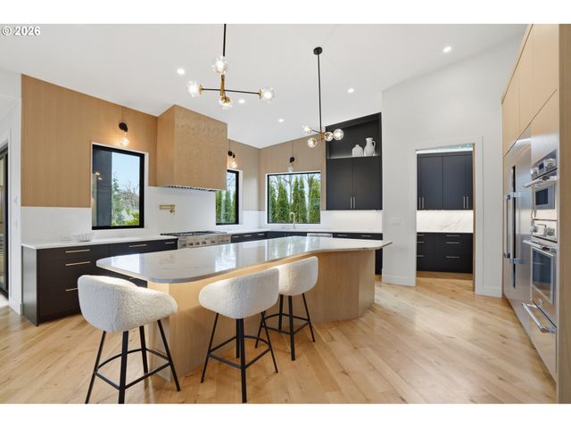 121 S SANTA FE Ct, Vancouver, WA 98661