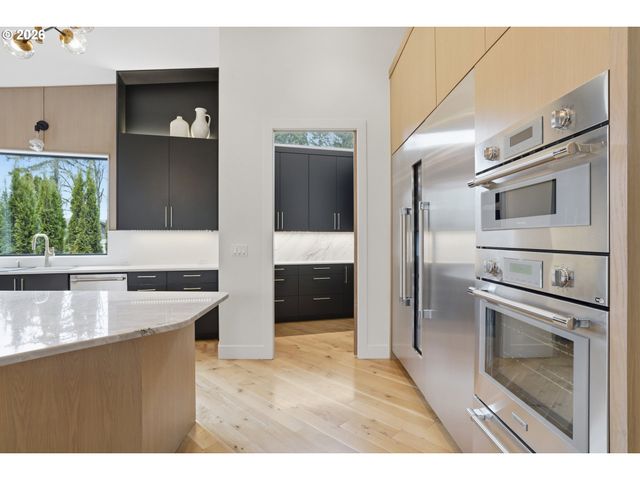121 S SANTA FE Ct, Vancouver, WA 98661