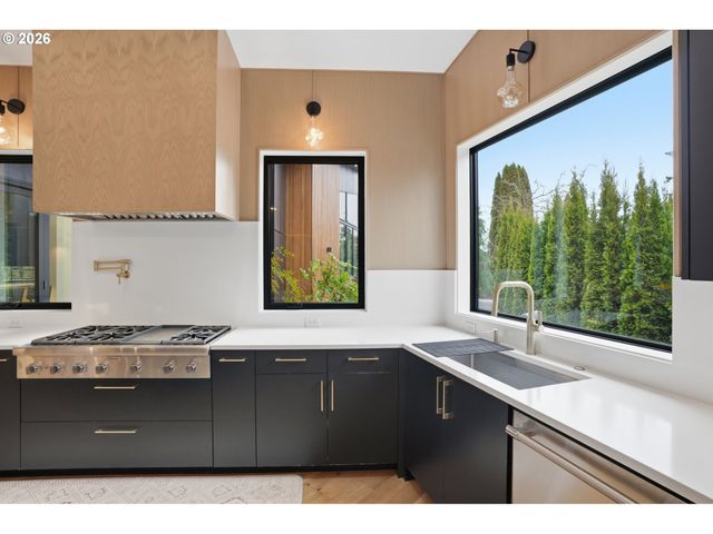 121 S SANTA FE Ct, Vancouver, WA 98661