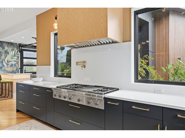 121 S SANTA FE Ct, Vancouver, WA 98661