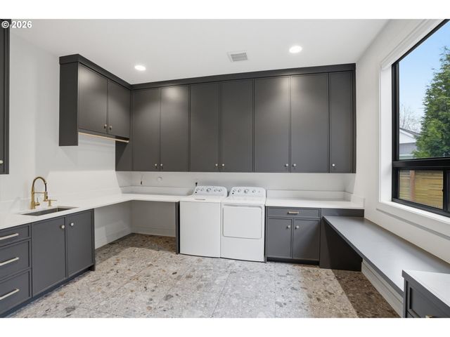 121 S SANTA FE Ct, Vancouver, WA 98661