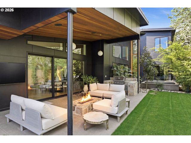 121 S SANTA FE Ct, Vancouver, WA 98661