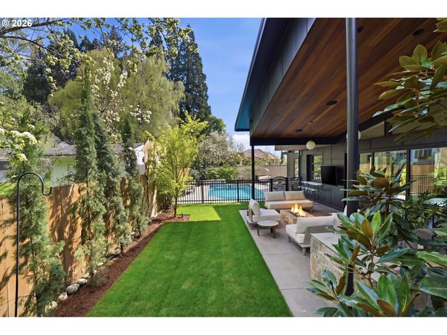 121 S SANTA FE Ct, Vancouver, WA 98661