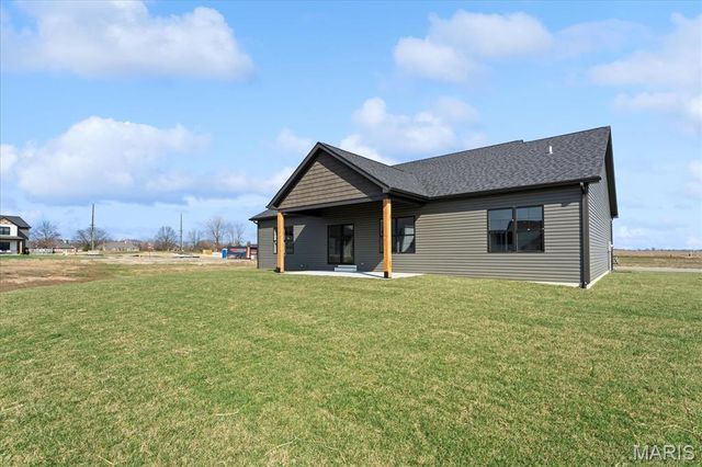 825 Golden Bell Lane, O'fallon, IL 62269