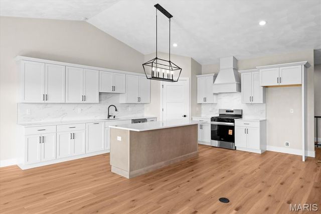 825 Golden Bell Lane, O'fallon, IL 62269