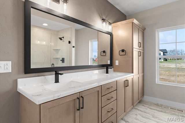 825 Golden Bell Lane, O'fallon, IL 62269