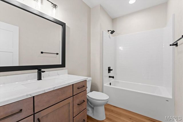 825 Golden Bell Lane, O'fallon, IL 62269