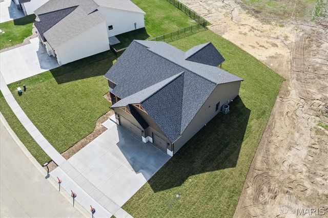 825 Golden Bell Lane, O'fallon, IL 62269