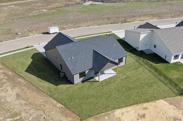 825 Golden Bell Lane, O'fallon, IL 62269