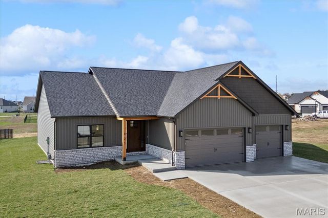 825 Golden Bell Lane, O'fallon, IL 62269