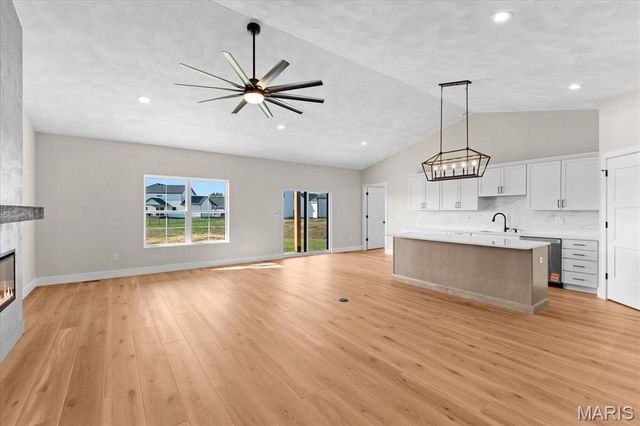 825 Golden Bell Lane, O'fallon, IL 62269