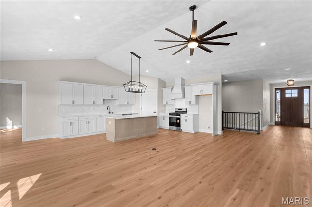 825 Golden Bell Lane, O'fallon, IL 62269