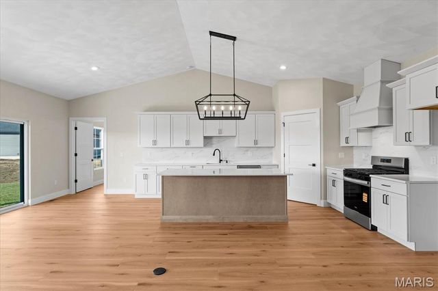 825 Golden Bell Lane, O'fallon, IL 62269