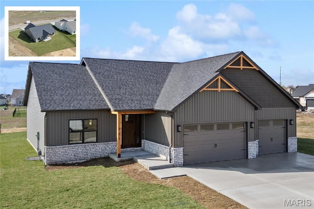 825 Golden Bell Lane, O'fallon, IL 62269