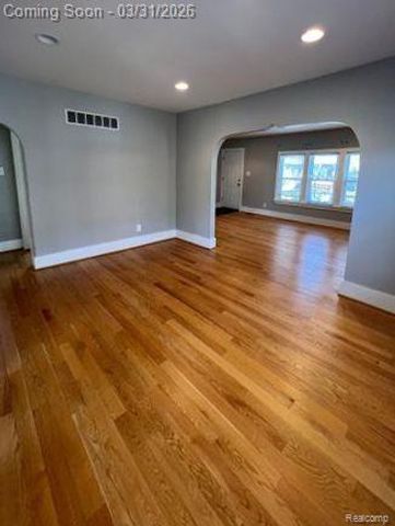 41 W ELZA Avenue, Hazel Park, MI 48030