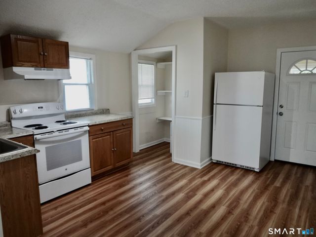 518 Midland Avenue 3rd Floor, Bridgeport, CT 06605