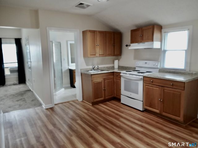 518 Midland Avenue 3rd Floor, Bridgeport, CT 06605