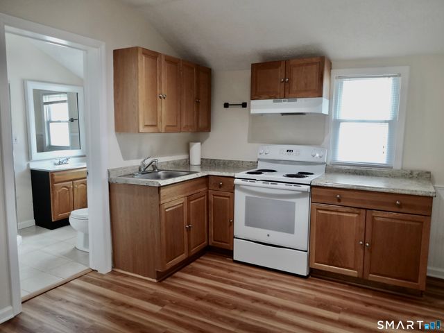 518 Midland Avenue 3rd Floor, Bridgeport, CT 06605
